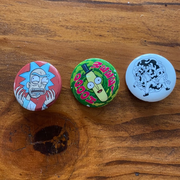 Assorted Rick and Morty Pins and Buttons - Picture 4 of 5